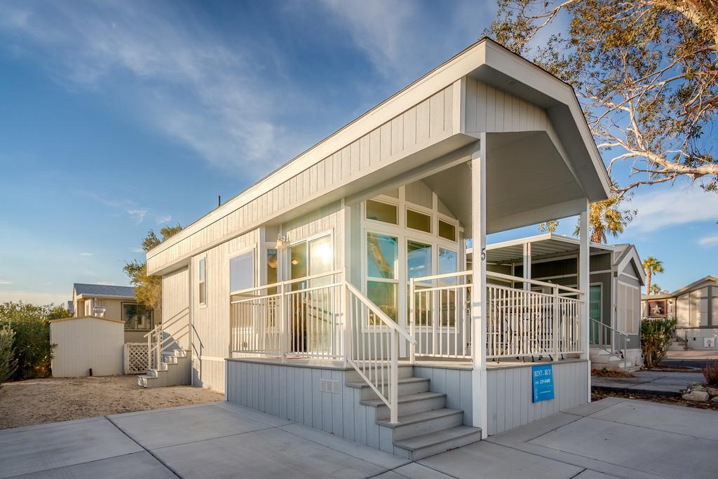 Caliente Springs Mineral Hot Springs Resort-Adults Only Desert Hot Springs Exterior photo